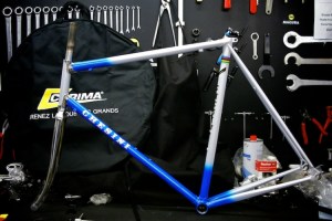 f1-chesini-replica-bianco-azzurra-01